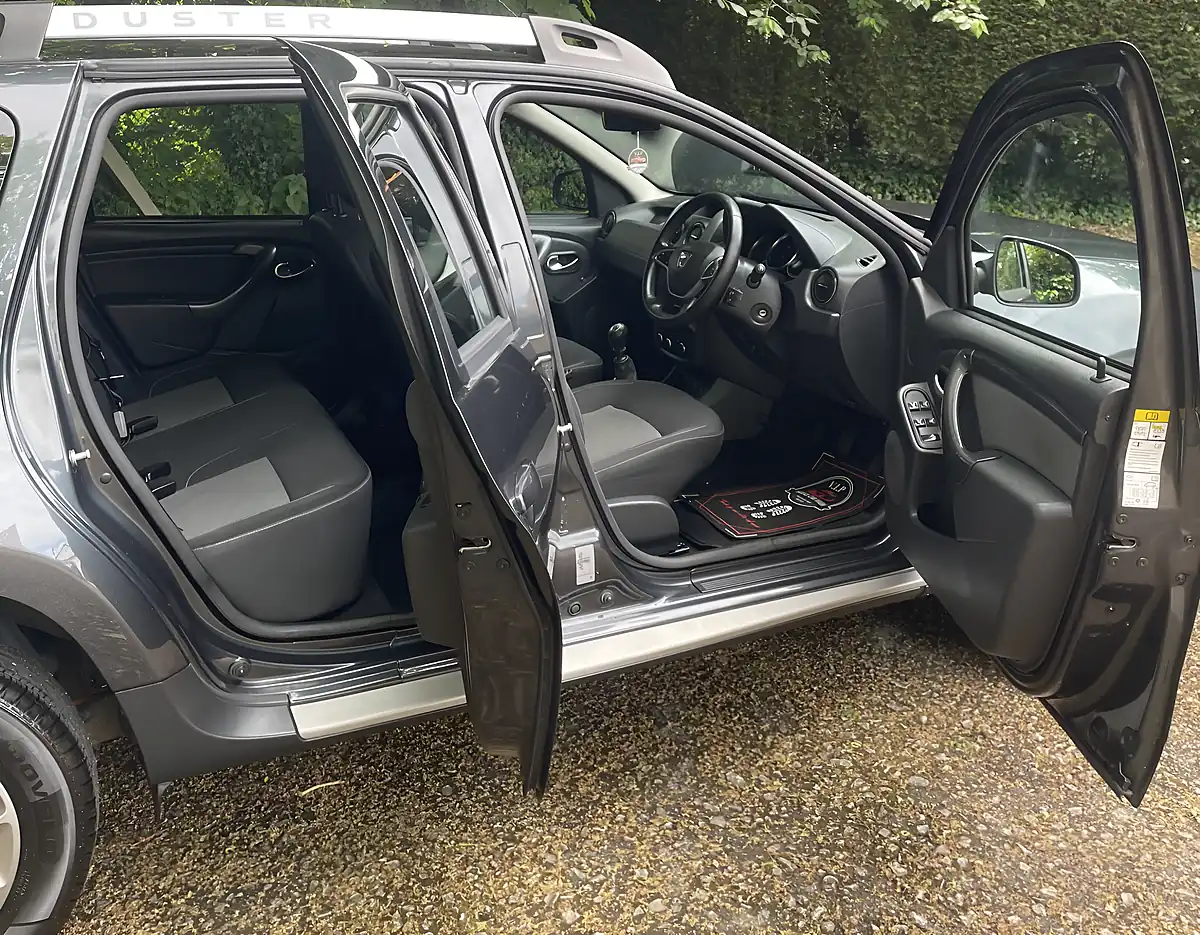 Used 2018 Dacia Duster Nav+ Grey - Interior and Exterior details 8