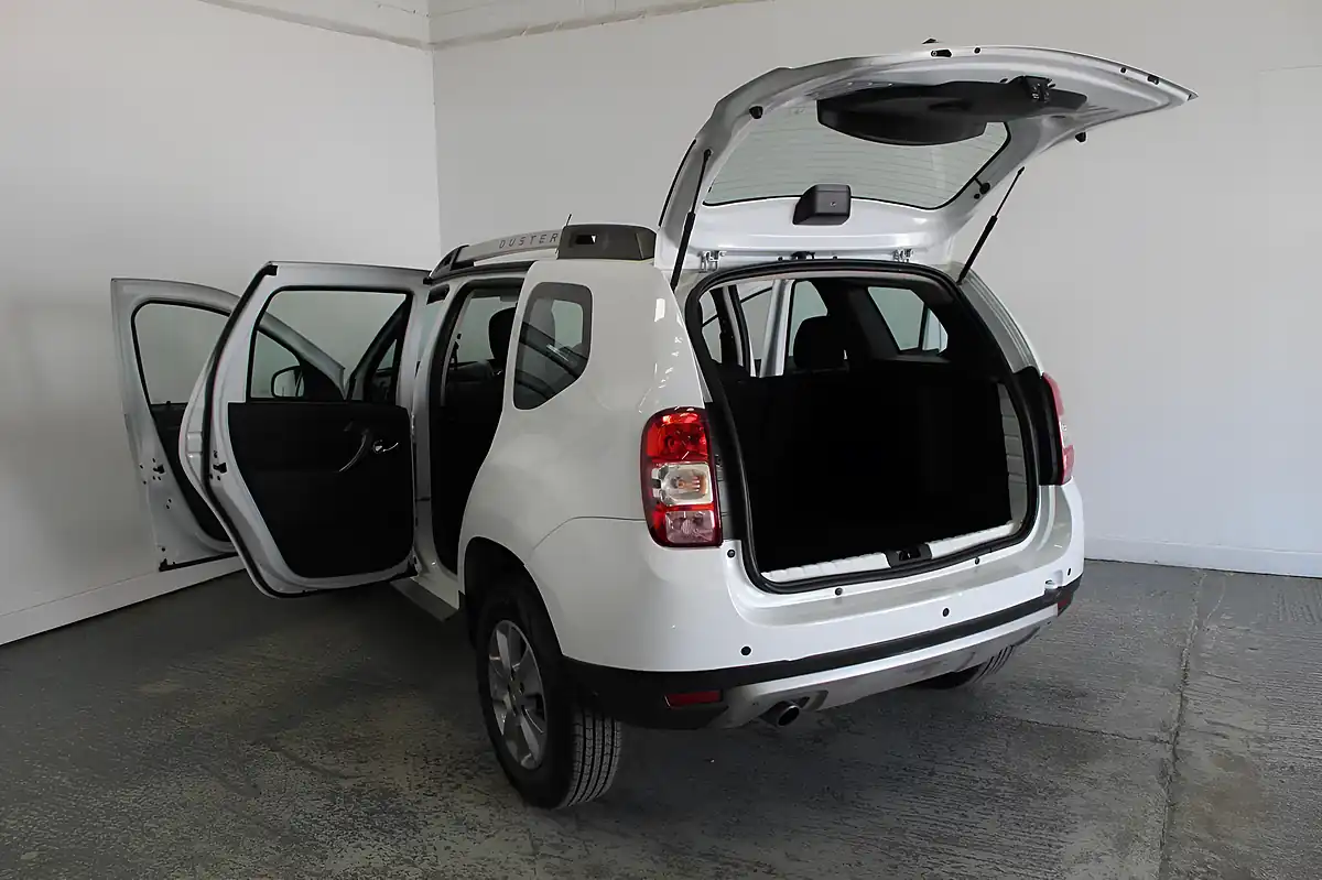 Used 2018 Dacia Duster Nav+ White - Interior and Exterior details 11