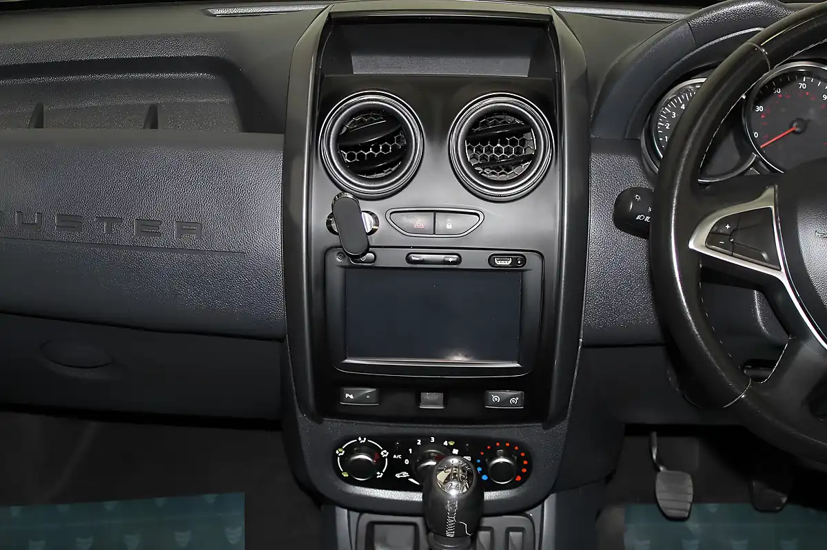 Used 2018 Dacia Duster Nav+ White - Interior and Exterior details 14