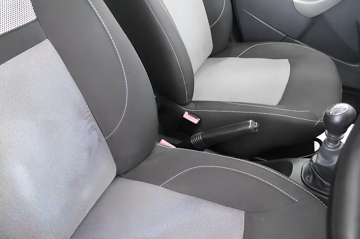 Used 2018 Dacia Duster Nav+ White - Interior and Exterior details 16