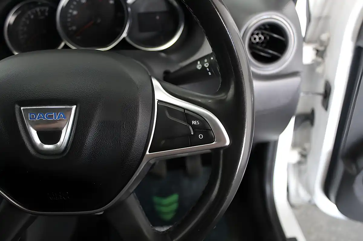 Used 2018 Dacia Duster Nav+ White - Interior and Exterior details 17
