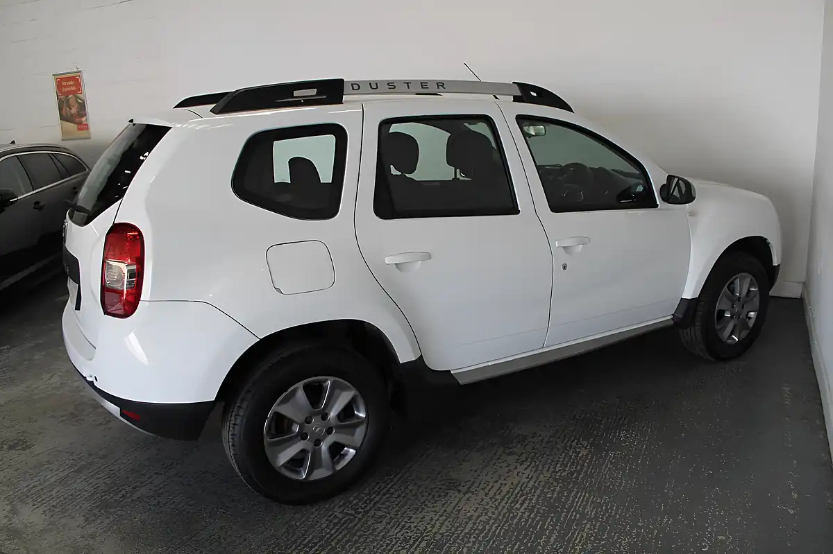 Used 2018 Dacia Duster Nav+ White - Interior and Exterior details 8