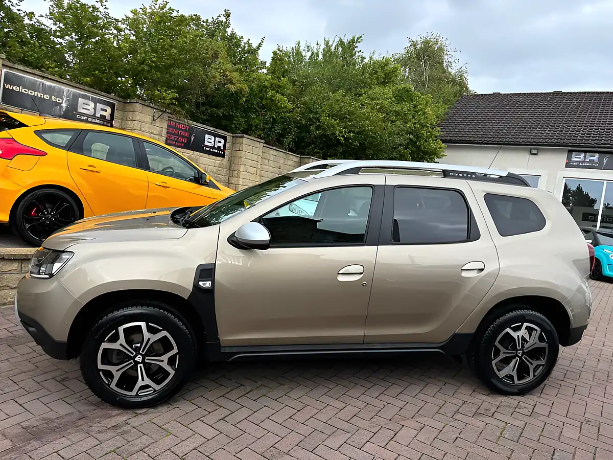 Used 2018 Dacia Duster Prestige Beige - Interior and Exterior details 4