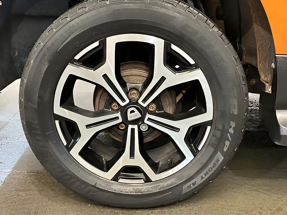 Used 2018 Dacia Duster Prestige Orange - Interior and Exterior details 15