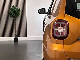 Used 2018 Dacia Duster Prestige Orange - Interior and Exterior details 18