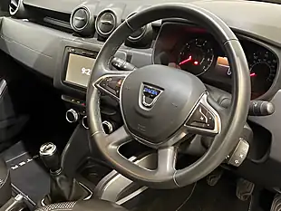 Used 2018 Dacia Duster Prestige Orange - Interior and Exterior details 3