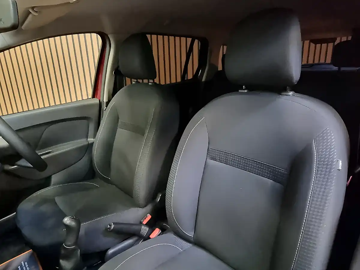Used 2018 Dacia Logan Ambiance Rouge Passion Metallic - Interior and Exterior details 11