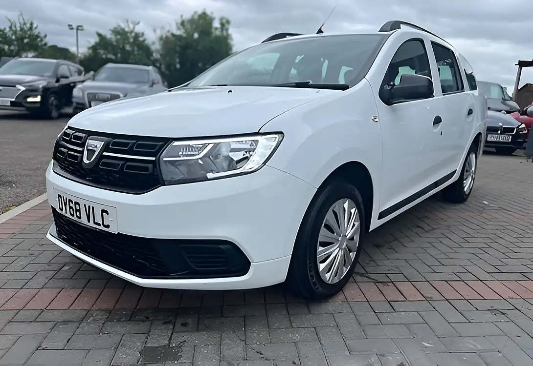 Used 2018 Dacia Logan Essential Glacier White - Interior and Exterior details 15