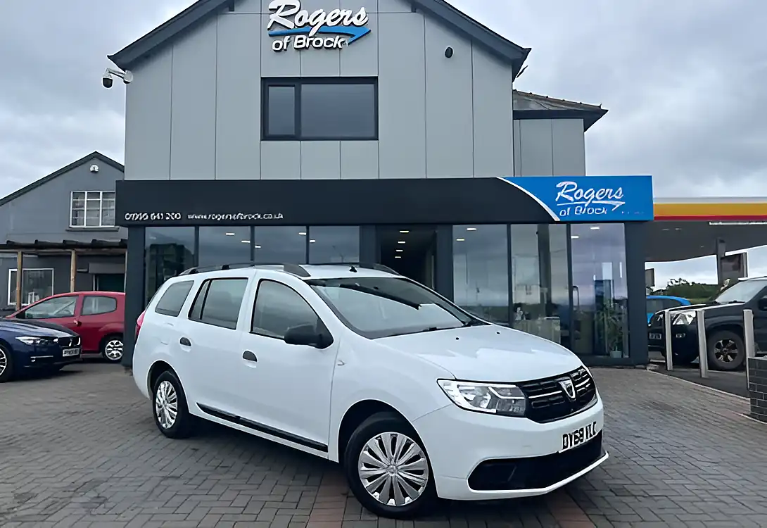 Used 2018 Dacia Logan Essential Glacier White - Interior and Exterior details 3