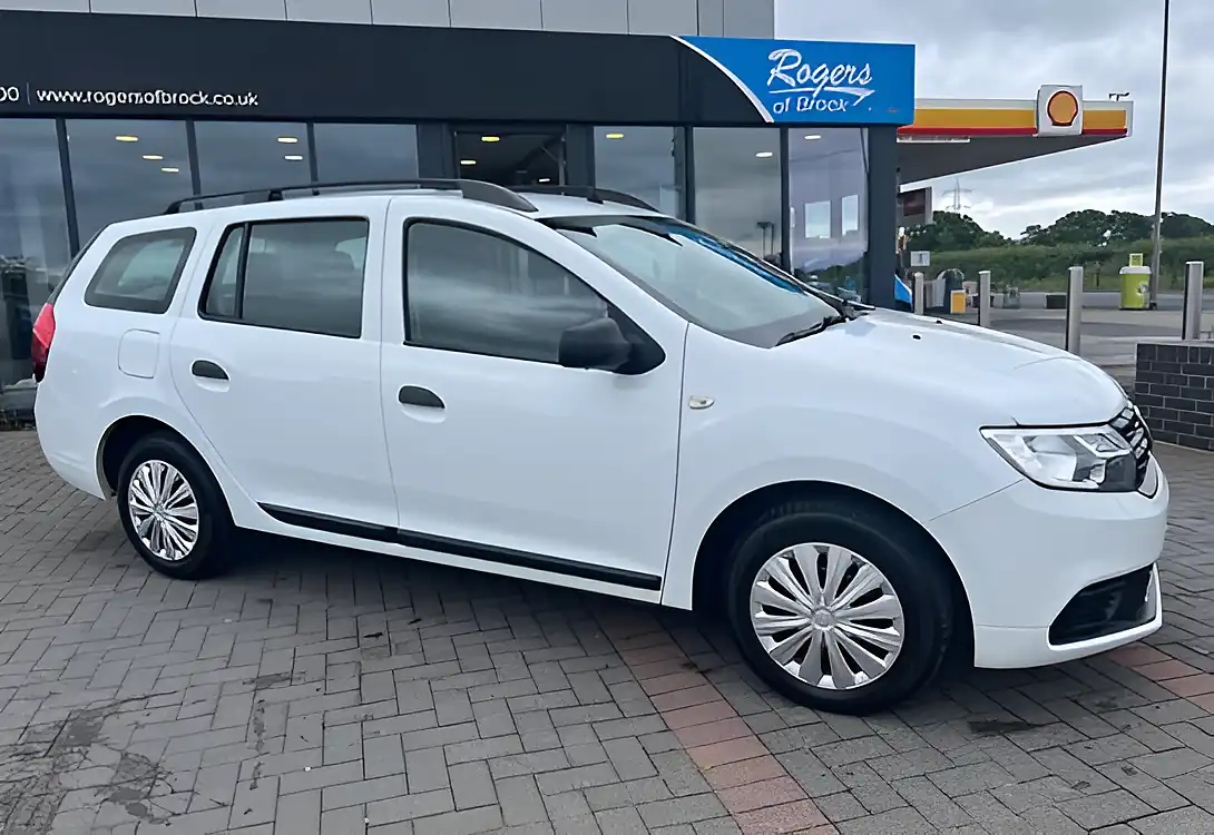 Used 2018 Dacia Logan Essential Glacier White - Interior and Exterior details 6