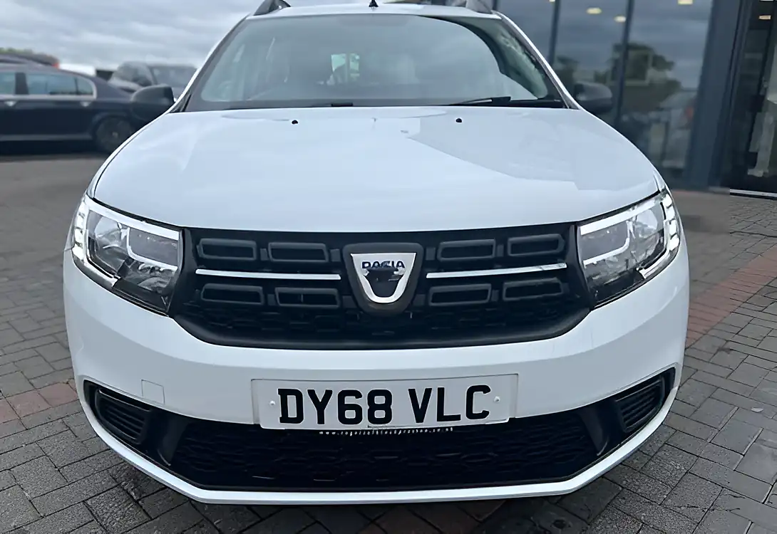 Used 2018 Dacia Logan Essential Glacier White - Interior and Exterior details 7