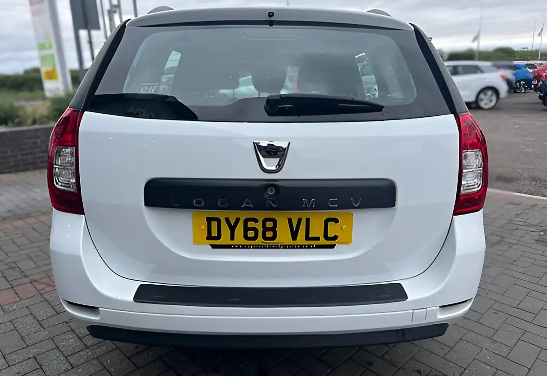 Used 2018 Dacia Logan Essential Glacier White - Interior and Exterior details 8
