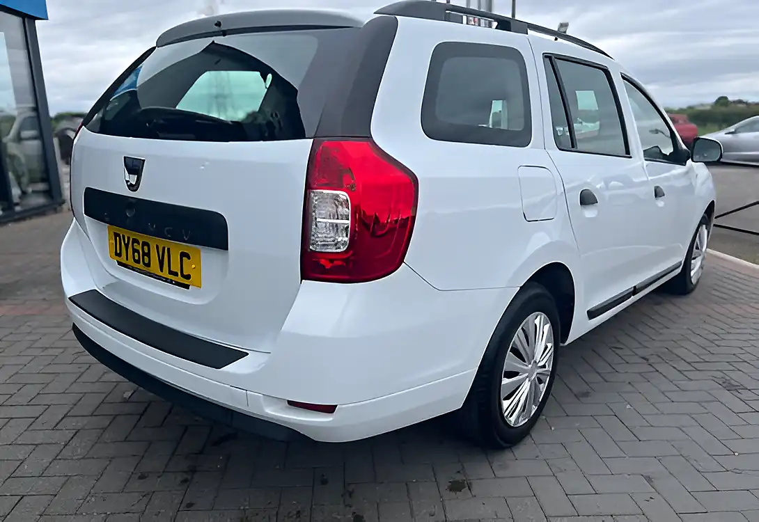 Used 2018 Dacia Logan Essential Glacier White - Interior and Exterior details 9