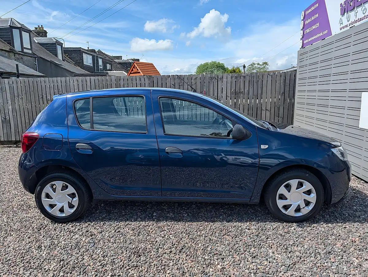 Used 2018 Dacia Sandero Ambiance Blue - Interior and Exterior details 11