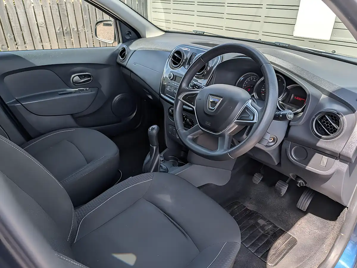 Used 2018 Dacia Sandero Ambiance Blue - Interior and Exterior details 15
