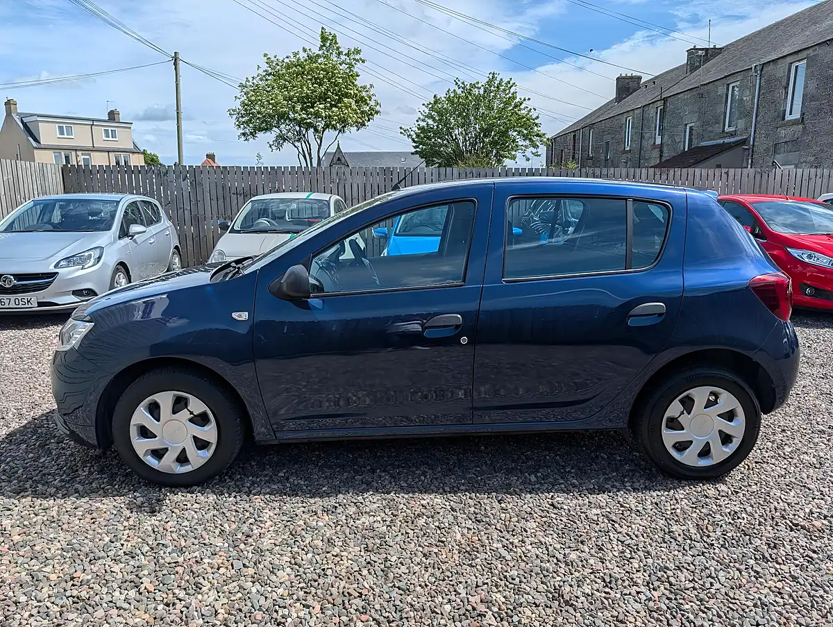 Used 2018 Dacia Sandero Ambiance Blue - Interior and Exterior details 4