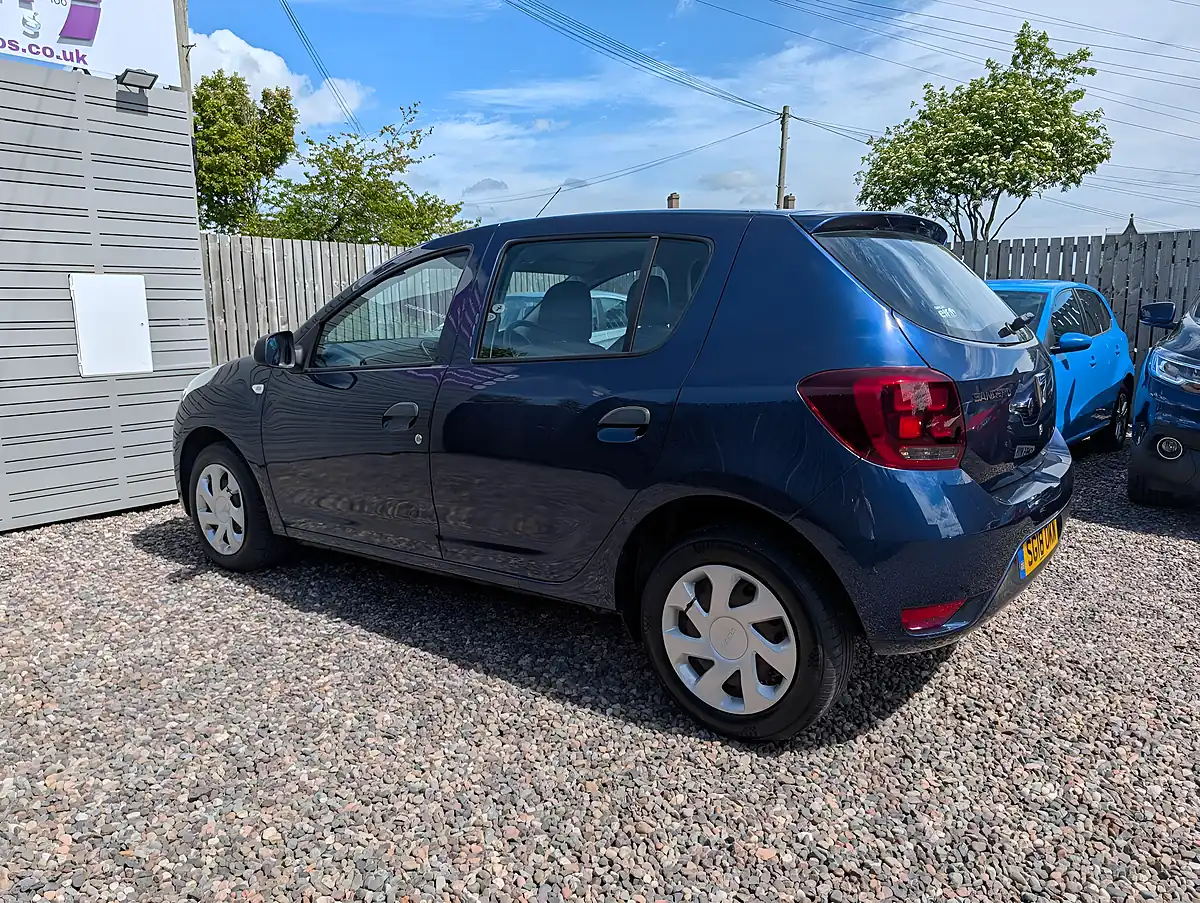 Used 2018 Dacia Sandero Ambiance Blue - Interior and Exterior details 7