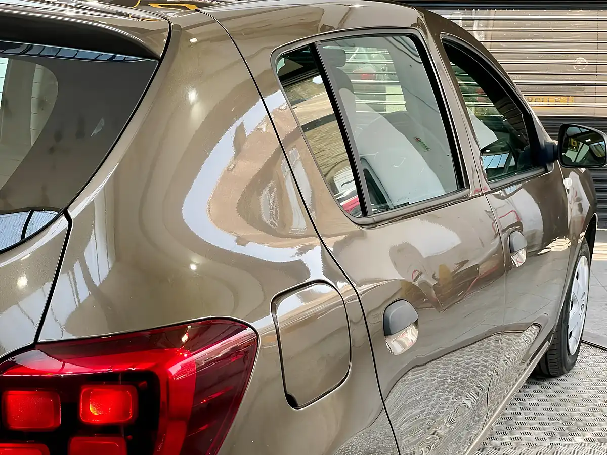 Used 2018 Dacia Sandero Ambiance Brown - Interior and Exterior details 10