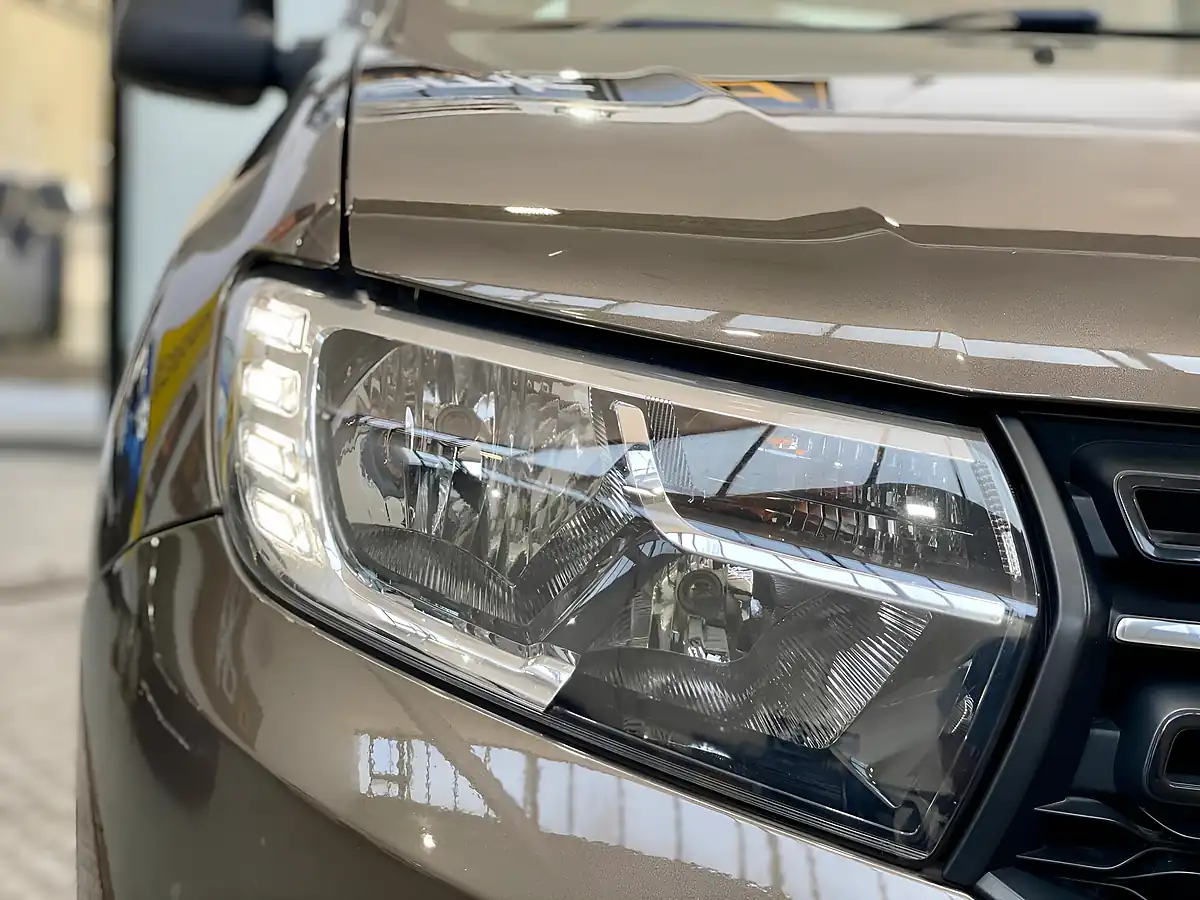 Used 2018 Dacia Sandero Ambiance Brown - Interior and Exterior details 13