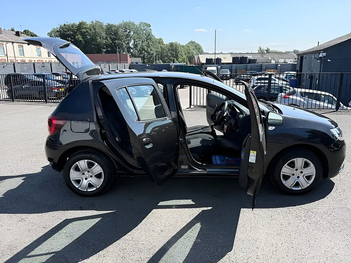 Used 2018 Dacia Sandero Comfort Black - Interior and Exterior details 10