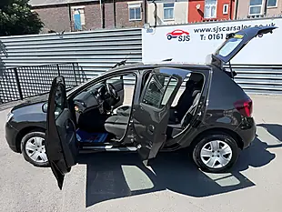 Used 2018 Dacia Sandero Comfort Black - Interior and Exterior details 11