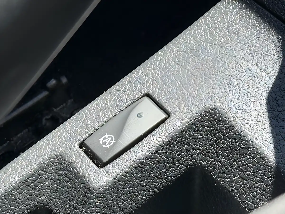Used 2018 Dacia Sandero Comfort Black - Interior and Exterior details 16