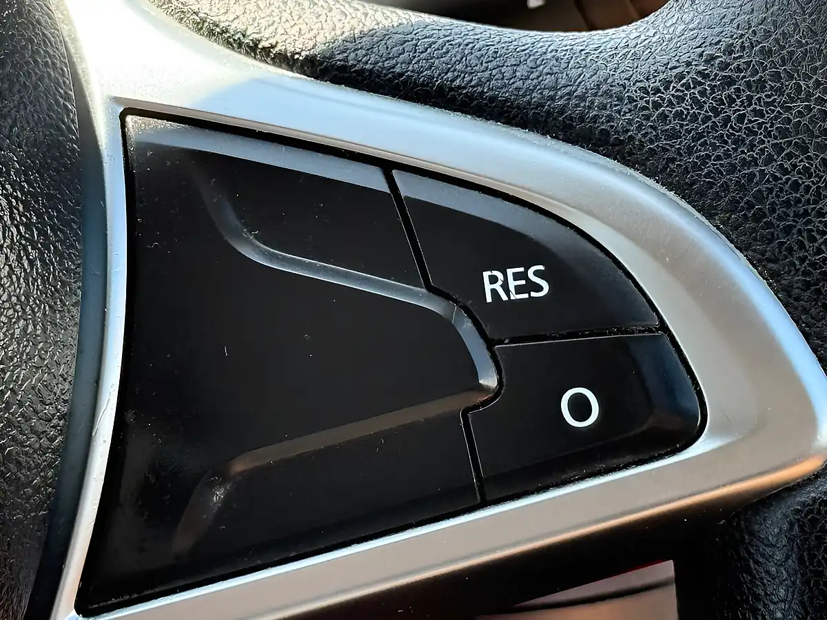 Used 2018 Dacia Sandero Comfort Black - Interior and Exterior details 17