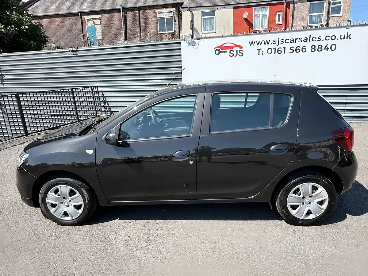 Used 2018 Dacia Sandero Comfort Black - Interior and Exterior details 8