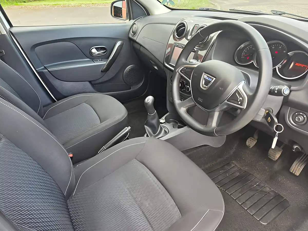 Used 2018 Dacia Sandero Comfort White - Interior and Exterior details 11