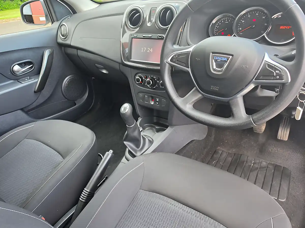 Used 2018 Dacia Sandero Comfort White - Interior and Exterior details 12
