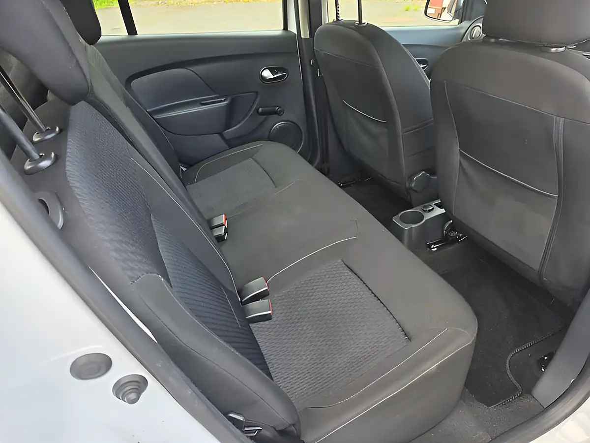 Used 2018 Dacia Sandero Comfort White - Interior and Exterior details 15