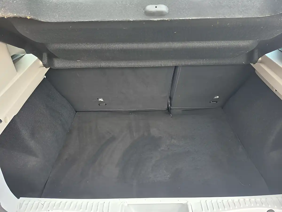 Used 2018 Dacia Sandero Comfort White - Interior and Exterior details 19