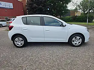 Used 2018 Dacia Sandero Comfort White - Interior and Exterior details 4