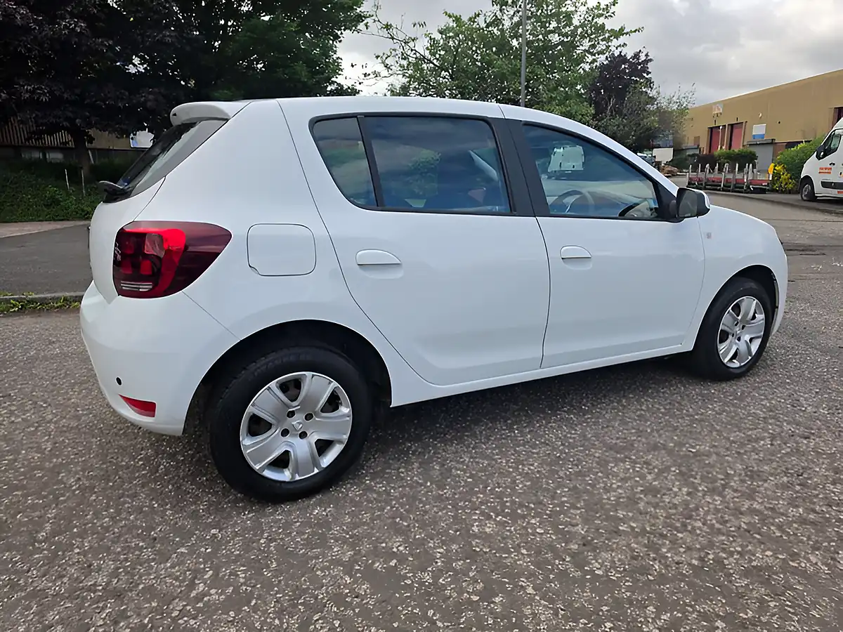 Used 2018 Dacia Sandero Comfort White - Interior and Exterior details 6