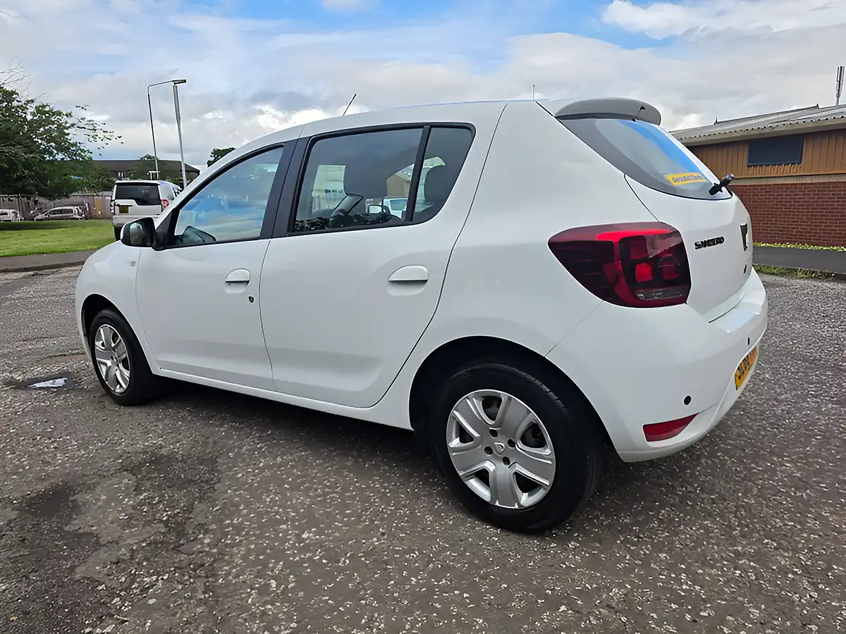Used 2018 Dacia Sandero Comfort White - Interior and Exterior details 7