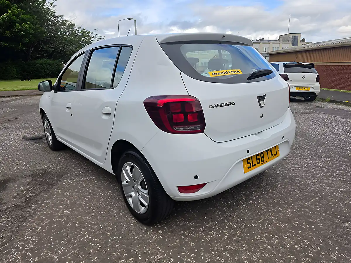 Used 2018 Dacia Sandero Comfort White - Interior and Exterior details 8