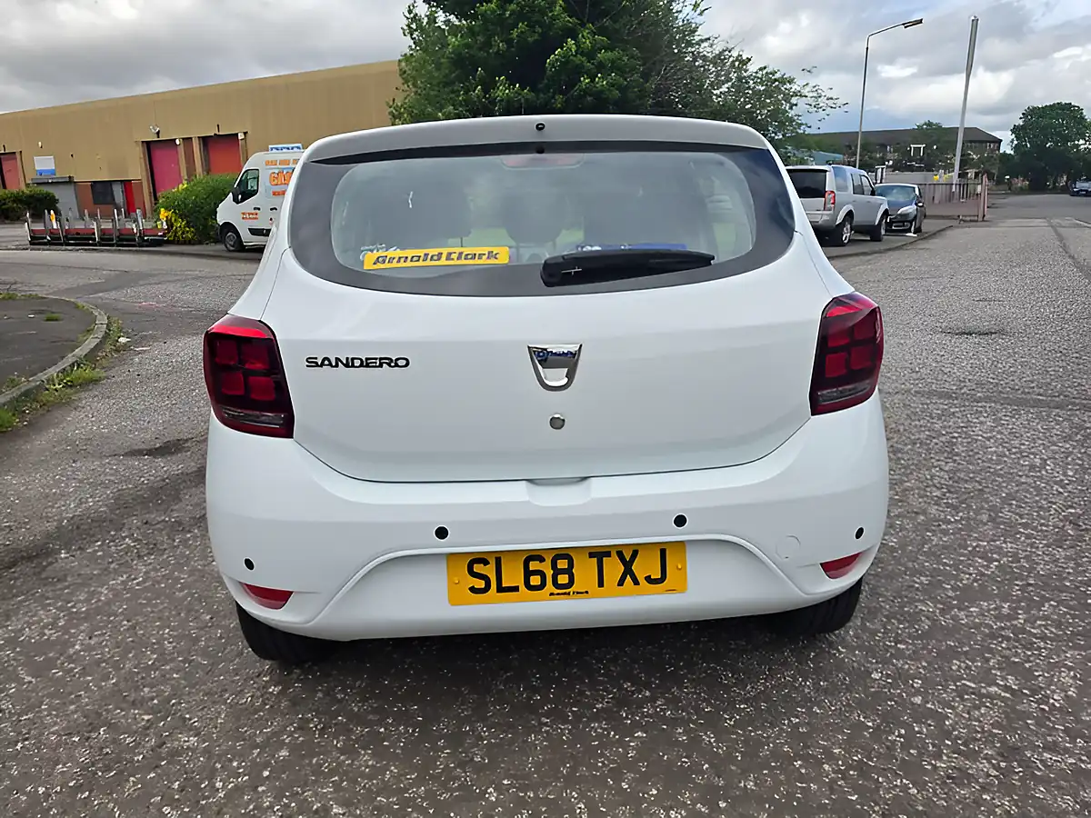 Used 2018 Dacia Sandero Comfort White - Interior and Exterior details 9