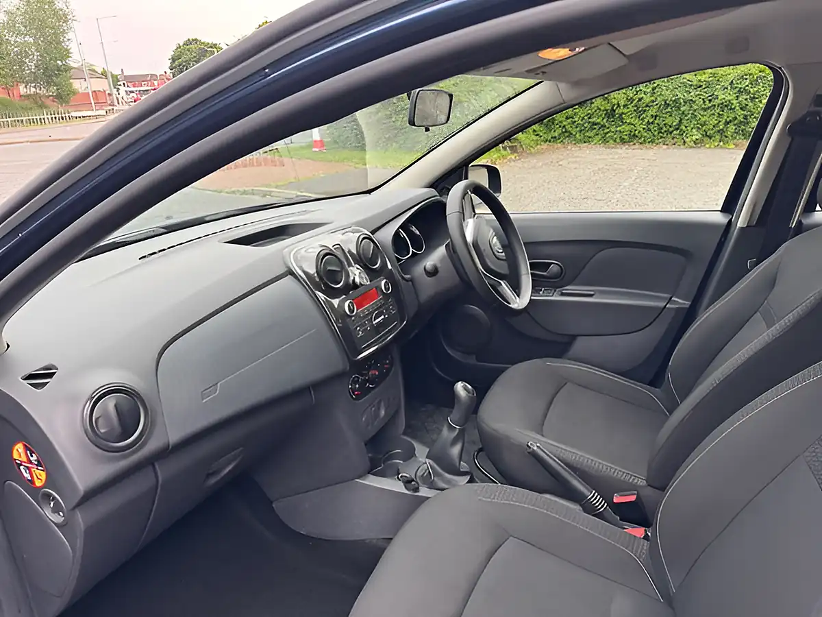 Used 2018 Dacia Sandero Essential Blue - Interior and Exterior details 11