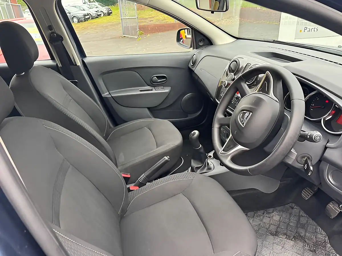 Used 2018 Dacia Sandero Essential Blue - Interior and Exterior details 14