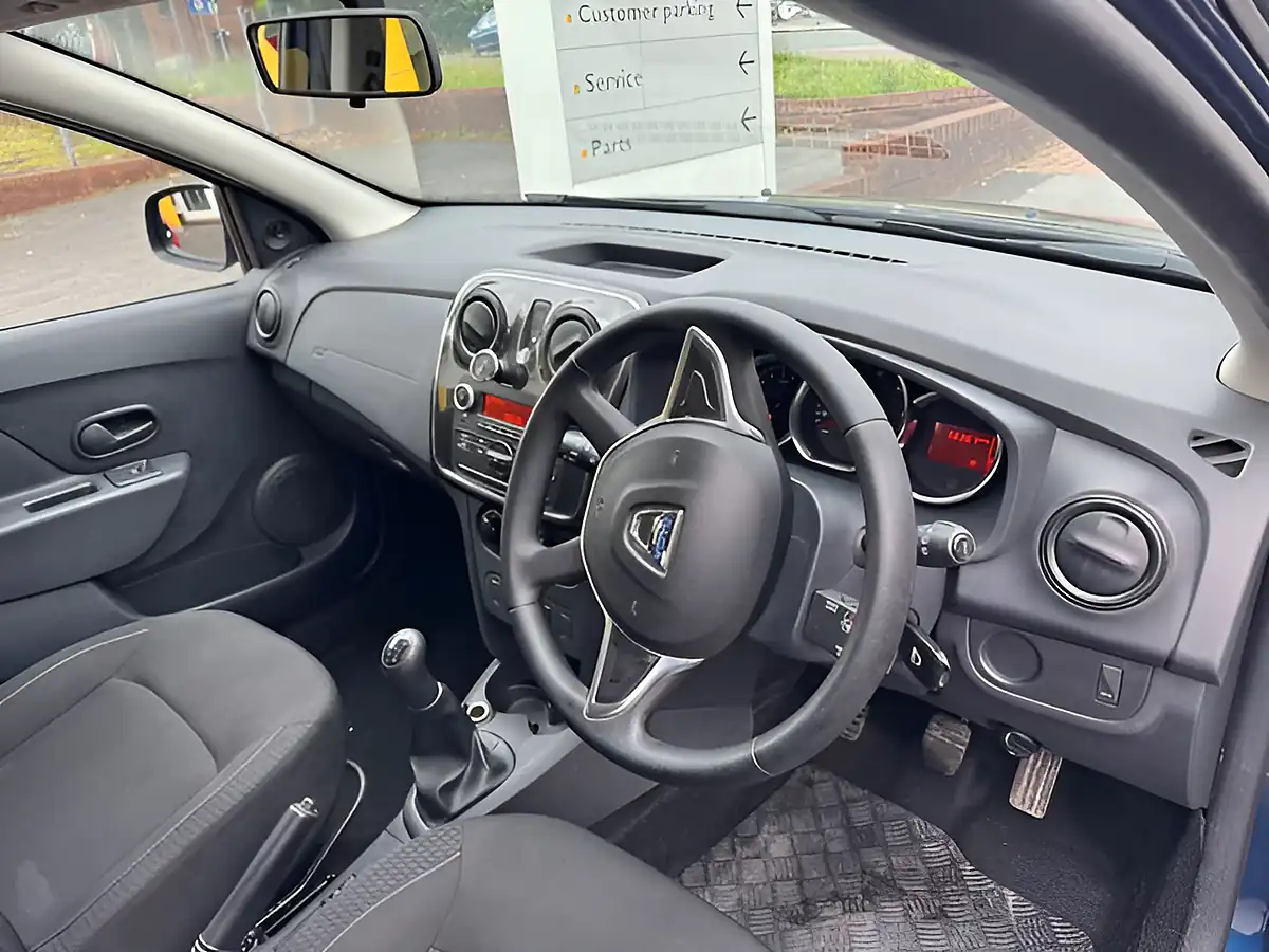 Used 2018 Dacia Sandero Essential Blue - Interior and Exterior details 16
