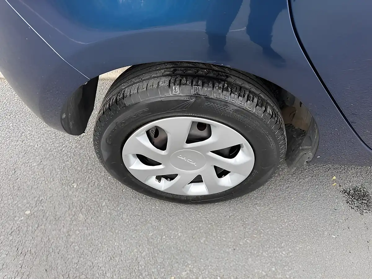 Used 2018 Dacia Sandero Essential Blue - Interior and Exterior details 17