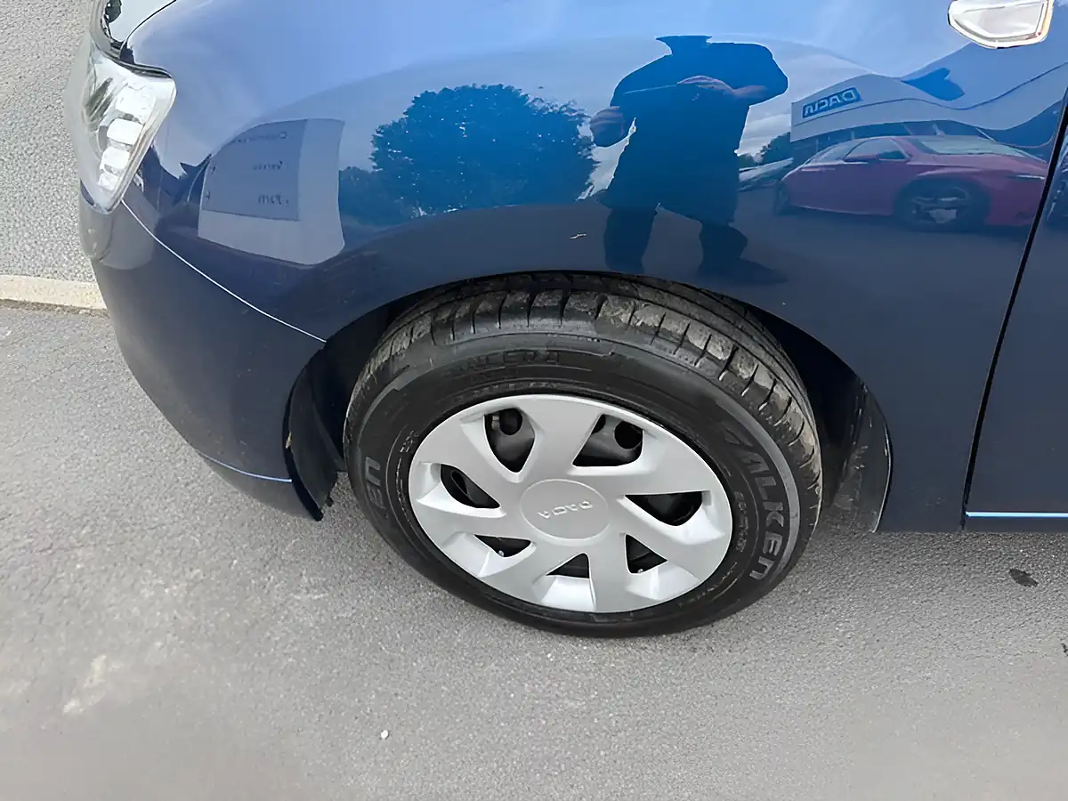 Used 2018 Dacia Sandero Essential Blue - Interior and Exterior details 19