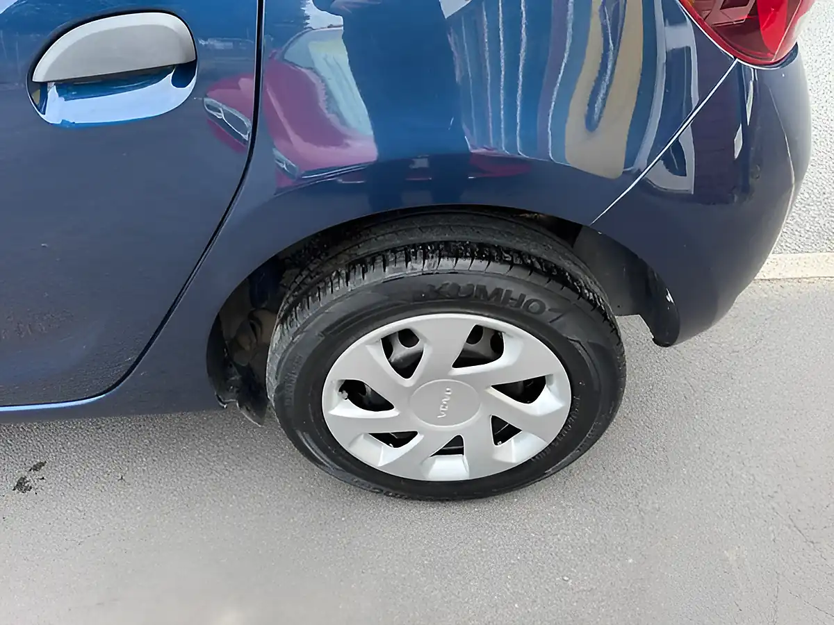 Used 2018 Dacia Sandero Essential Blue - Interior and Exterior details 20