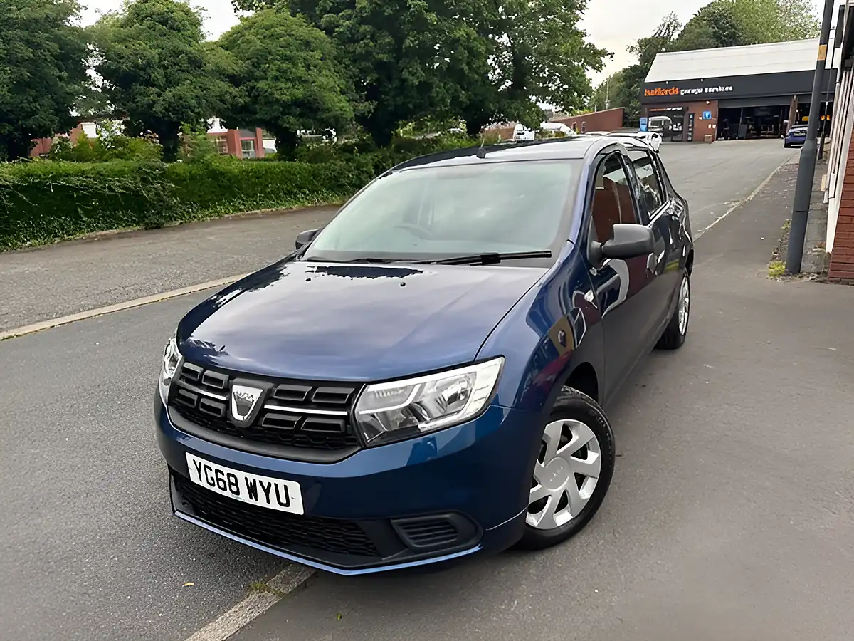 Used 2018 Dacia Sandero Essential Blue - Interior and Exterior details 3