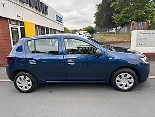 Used 2018 Dacia Sandero Essential Blue - Interior and Exterior details 5