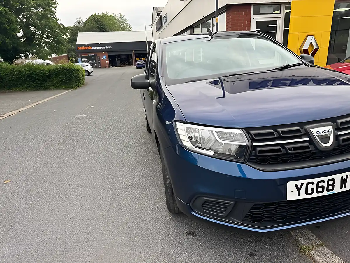 Used 2018 Dacia Sandero Essential Blue - Interior and Exterior details 6