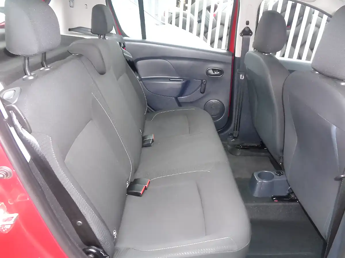 Used 2018 Dacia Sandero Essential Red - Interior and Exterior details 11