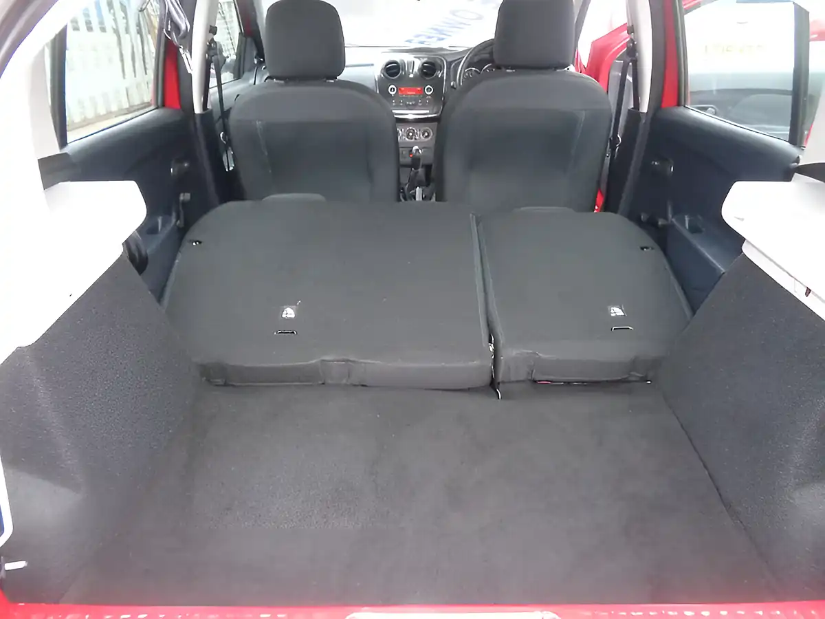Used 2018 Dacia Sandero Essential Red - Interior and Exterior details 15