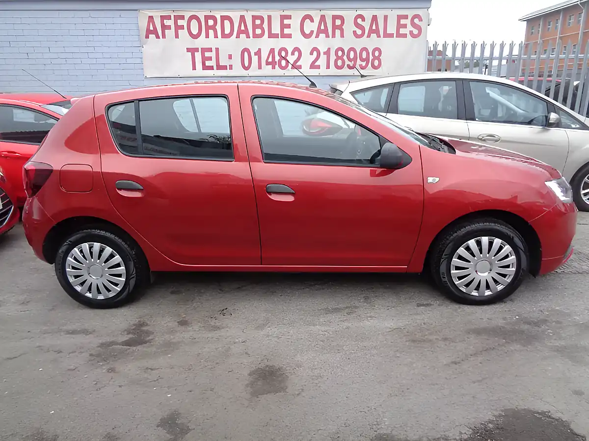 Used 2018 Dacia Sandero Essential Red - Interior and Exterior details 16