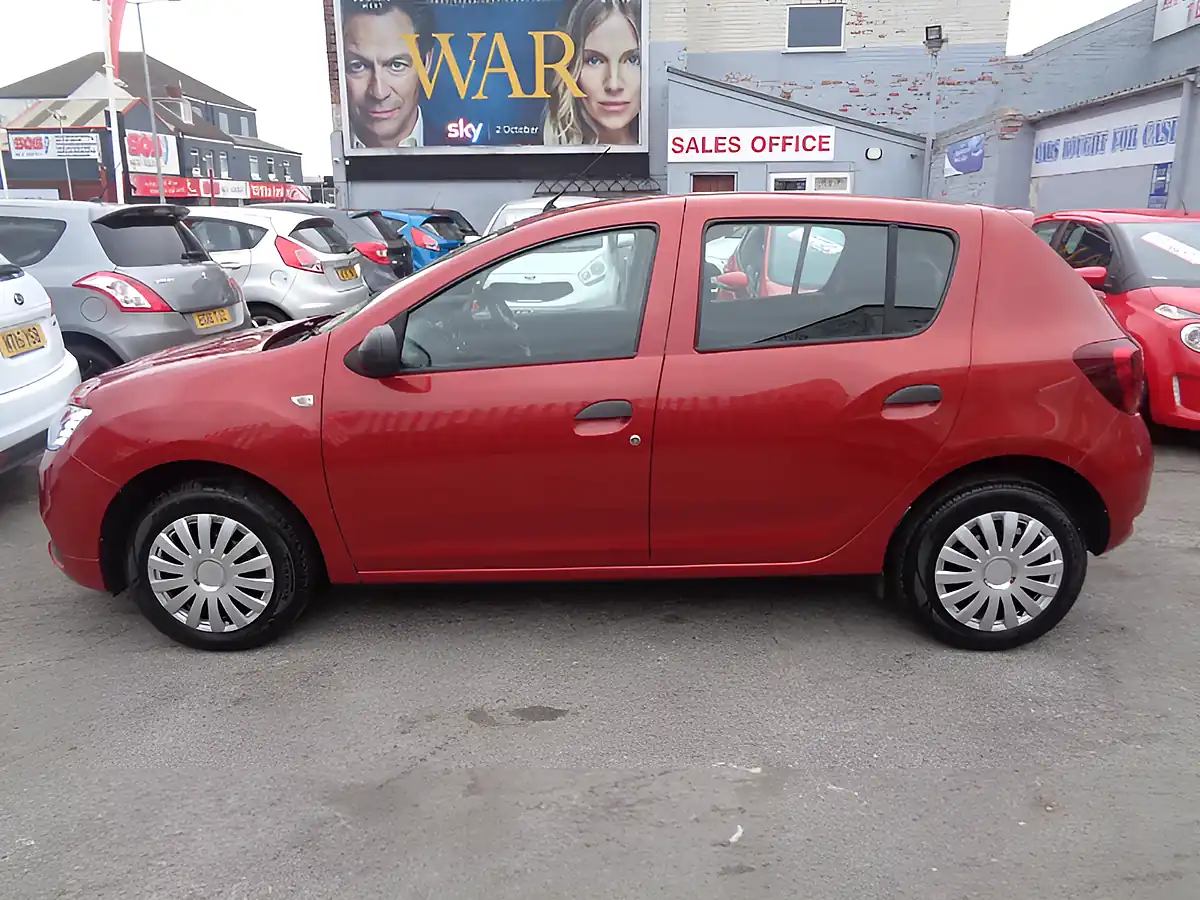 Used 2018 Dacia Sandero Essential Red - Interior and Exterior details 17